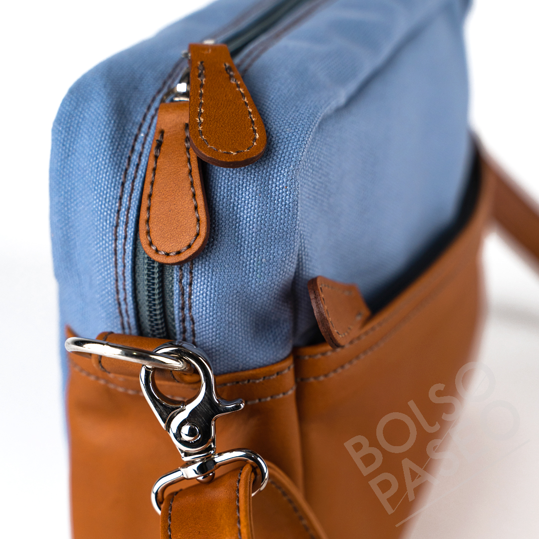 DILI-Detalle-correa Bolso Dili de cuero y tela